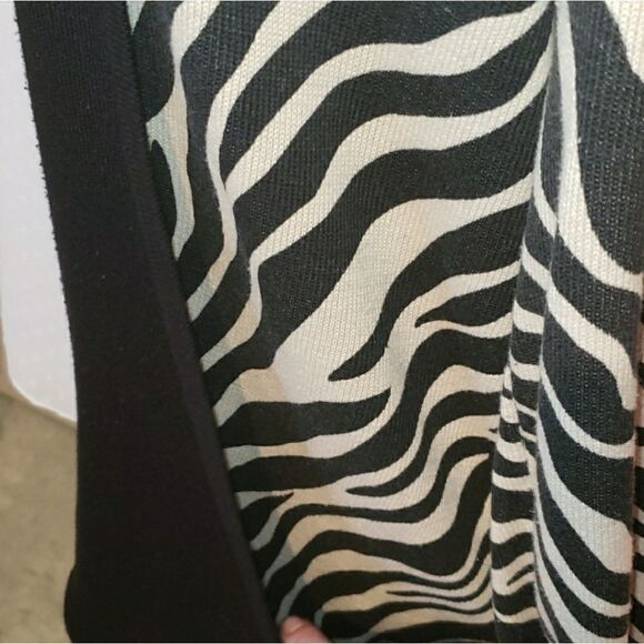 SIDEFFECTS Black n White Zebra Striped Open-faced Cardigan Sweater - Picture 4 of 5